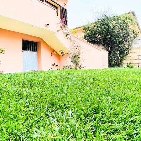 Vela House & Garden Center Apartment Olbia