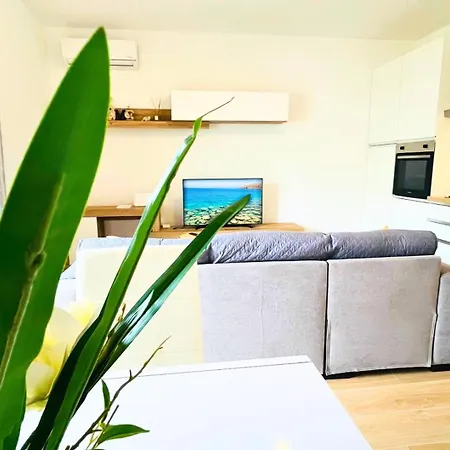 Vela House & Garden Center Apartment *