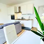 아파트 Vela House & Garden Center *