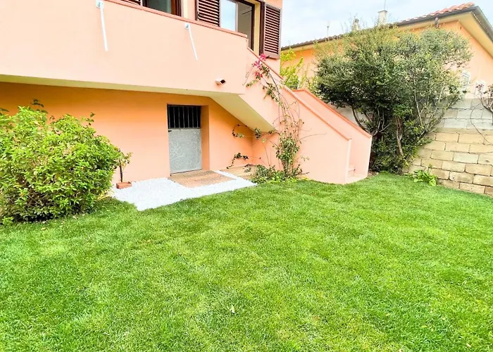 Daire Vela House & Garden Center *