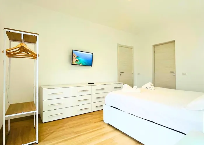 Daire Vela House & Garden Center