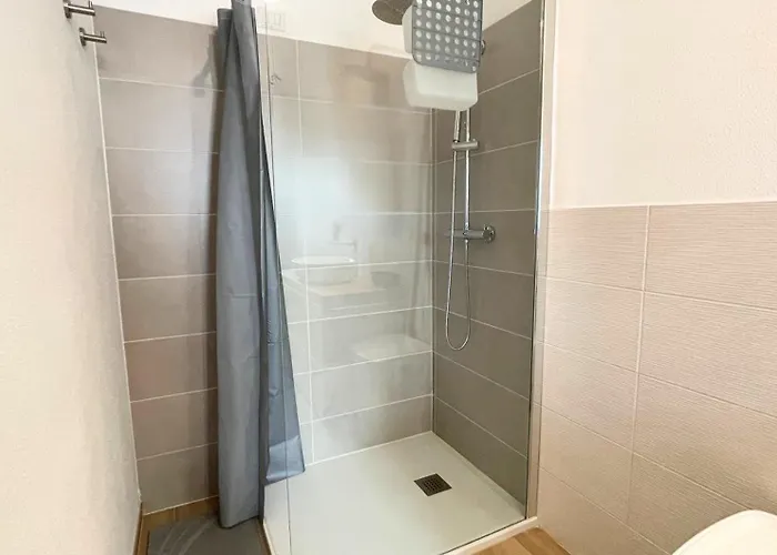 Vela House & Garden Center Daire